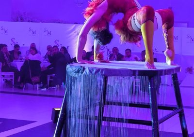 Spectacle de contorsion présenté par MGM